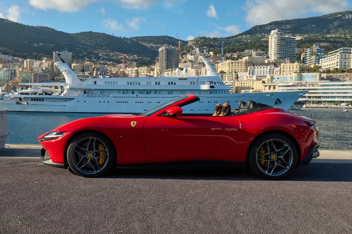 Ferrari Roma Spider 2024, extérieur — Monaco Super Car Rental, Monaco
