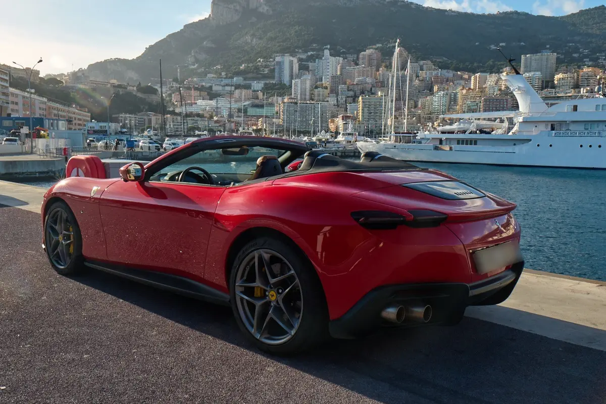 Ferrari Roma Spider 2024, vue avant — Monaco Super Car Rental, Monaco