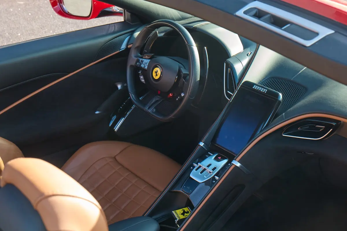 Ferrari Roma Spider 2024, vue arrière — Monaco Super Car Rental, Monaco