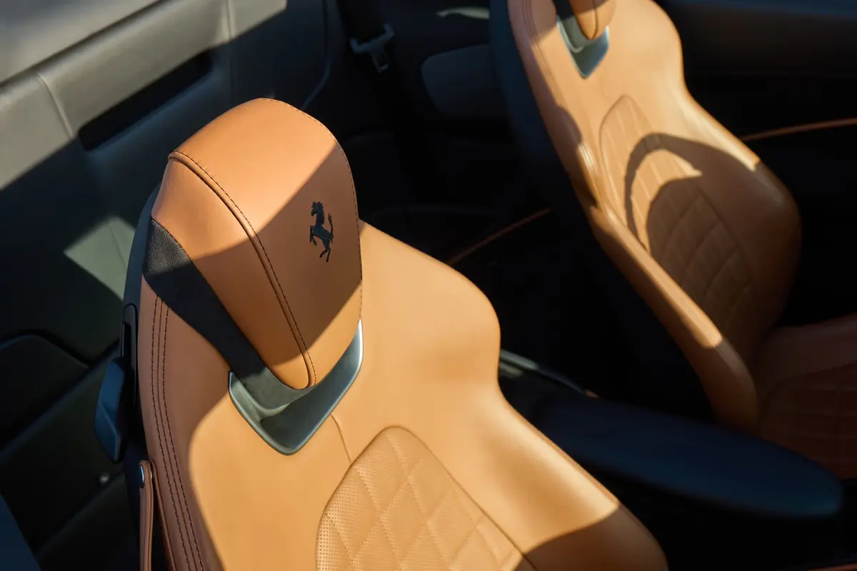 Ferrari Roma Spider 2024, intérieur — Monaco Super Car Rental, Monaco